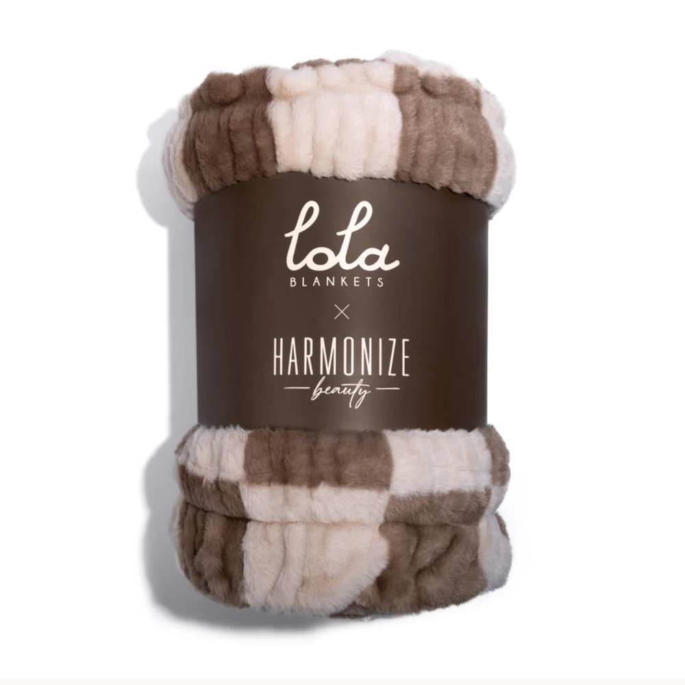 NWT Lola Blankets Mocha Check Large